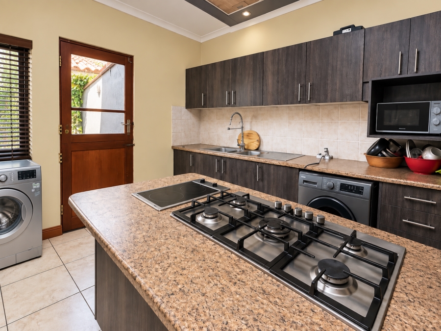 3 Bedroom Property for Sale in Lemoenkloof Western Cape